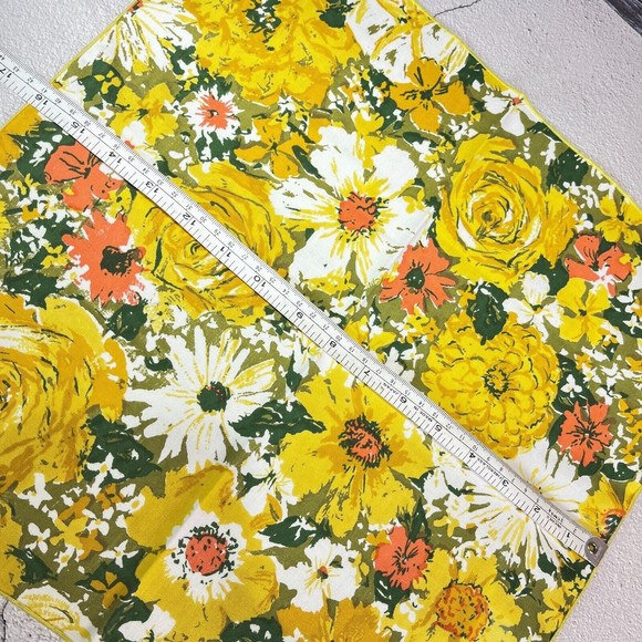 Vintage Fabric Napkins Set of 4 Yellow Orange Multicolor Daisies Roses MOD Print - Picture 3 of 10
